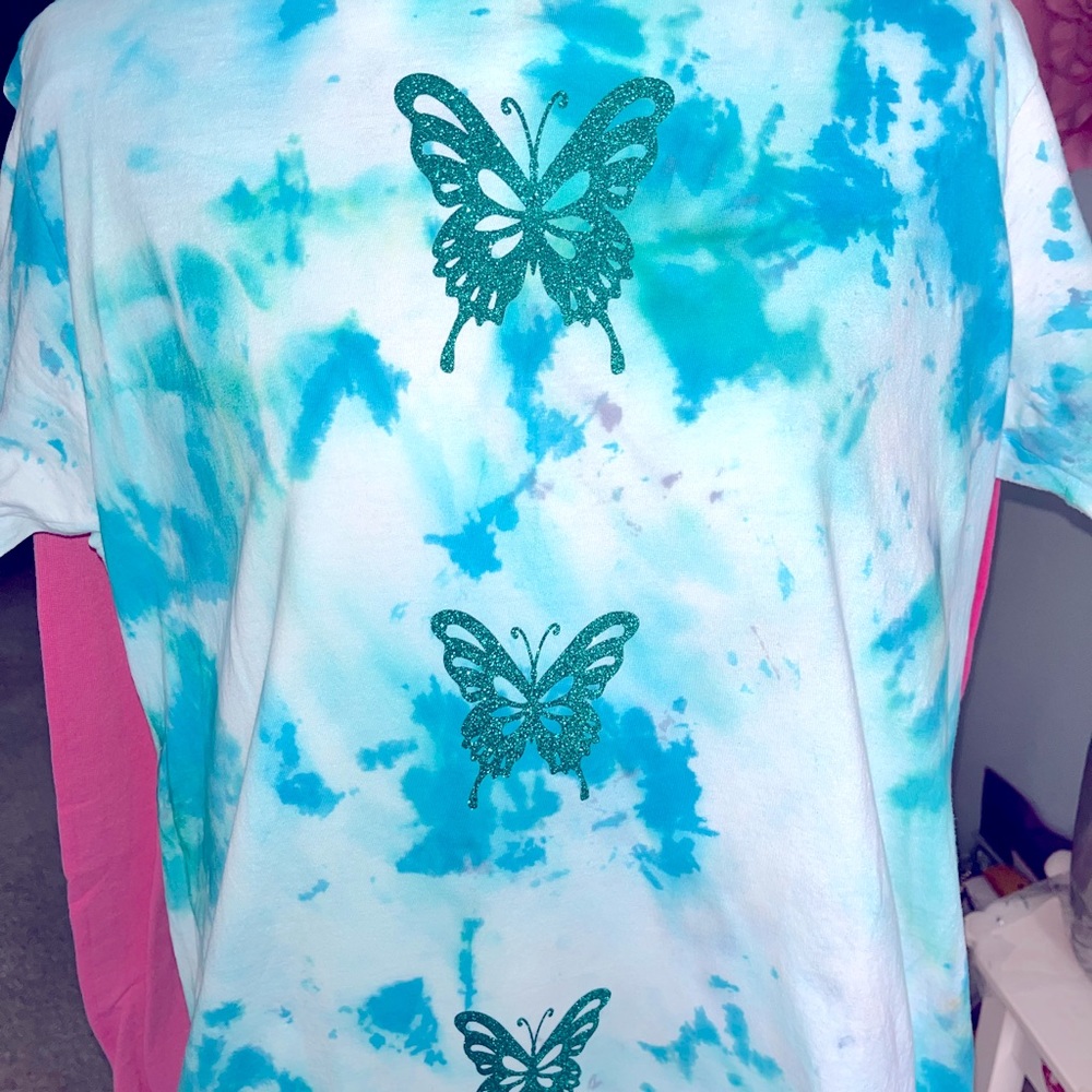 Beautiful summer tee shirt cotton soft and custom tiedye with butterfly’s